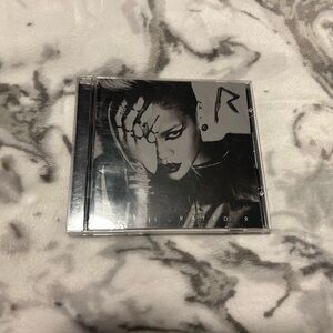 Rihanna “Rated R” cd 2009